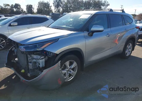 2021 Toyota Highlander Le z USA, uszkodzony, nr VIN 5TDZZRAH0MS050146